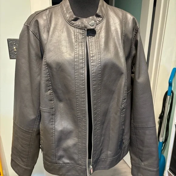 Bernardo Women's Silver Faux Leather Jacket - Picture 1 of 5